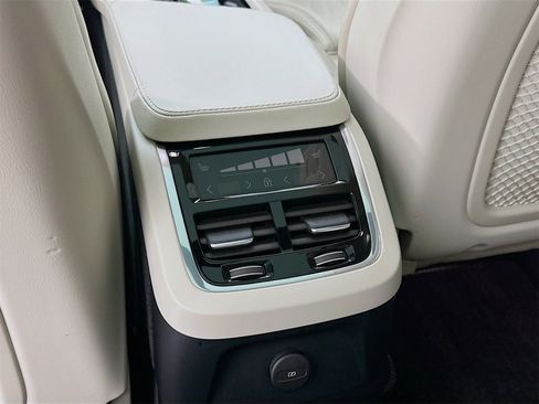 Used 2023 Volvo XC90 T8 Ultimate image 27