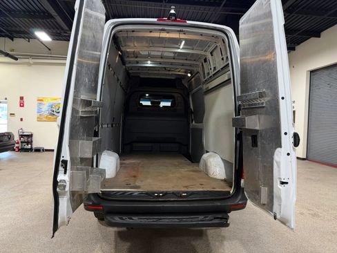Used 2020 Mercedes-Benz Sprinter 2500 image 19