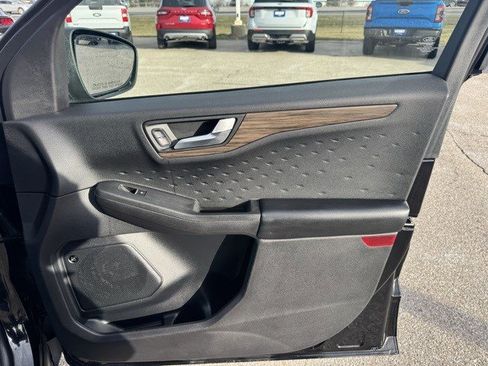 Used 2020 Ford Escape Titanium image 37