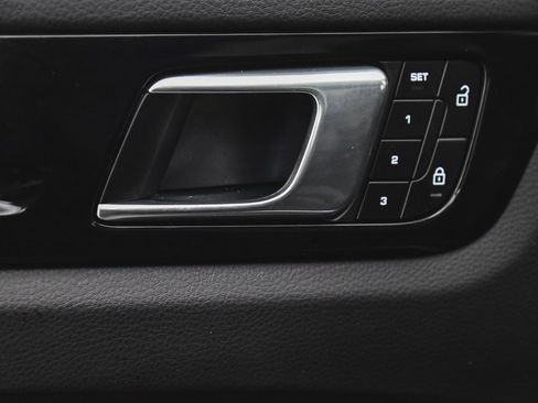 Used 2023 Porsche Cayenne image 9