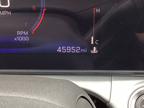 Used 2025 Chevrolet Trax LT FWD image 3