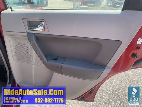 Used 2010 Ford Focus SES FWD image 15