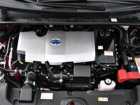 Used 2021 Toyota Prius LE image 40