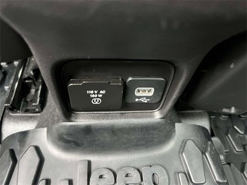 Used 2019 Jeep Compass Latitude image 13