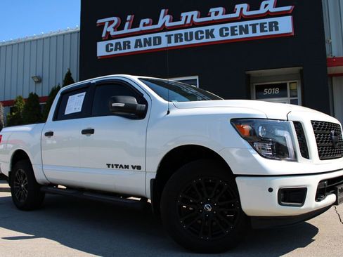 Used 2019 Nissan Titan SL w/ Midnight Edition AWD/4WD image 6