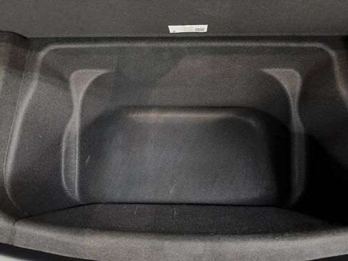 Used 2024 Tesla Model Y 2WD image 35