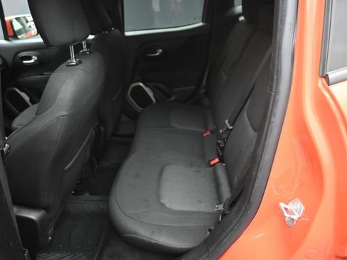 Used 2015 Jeep Renegade Latitude FWD image 12