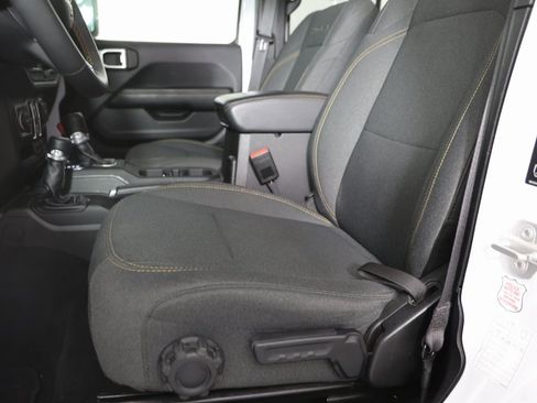 Used 2024 Jeep Wrangler Sahara image 11