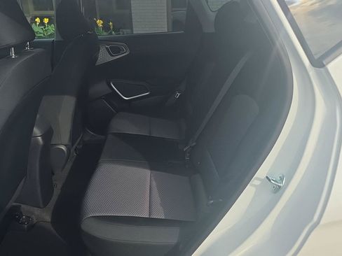 Used 2025 Kia Soul LX FWD image 4