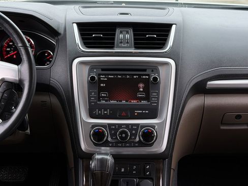 Used 2015 GMC Acadia SLT image 4