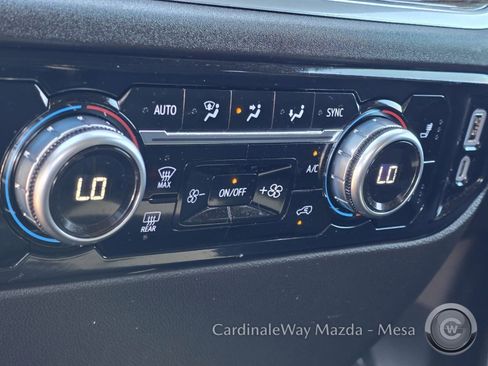 Used 2025 GMC Sierra 1500 SLE w/ Preferred Package image 21