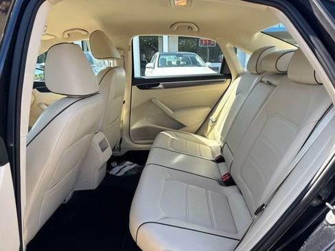 Used 2017 Volkswagen Passat 1.8T R-Line FWD image 10