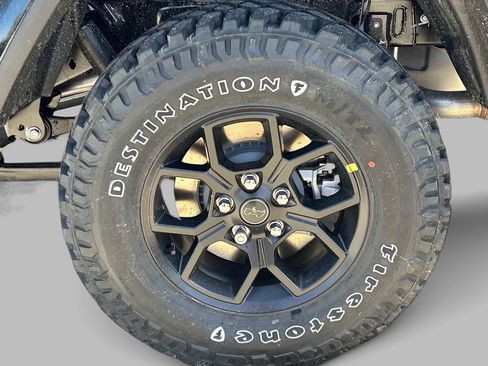 New 2026 Jeep Gladiator Sport AWD/4WD image 3