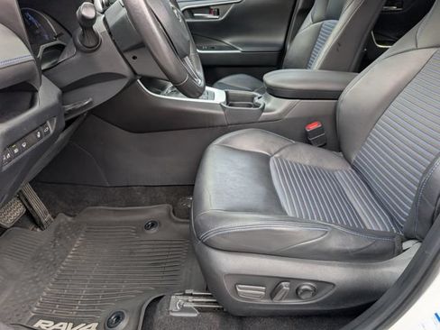 Used 2020 Toyota RAV4 XSE w/ XSE Grade Weather Package AWD/4WD image 15