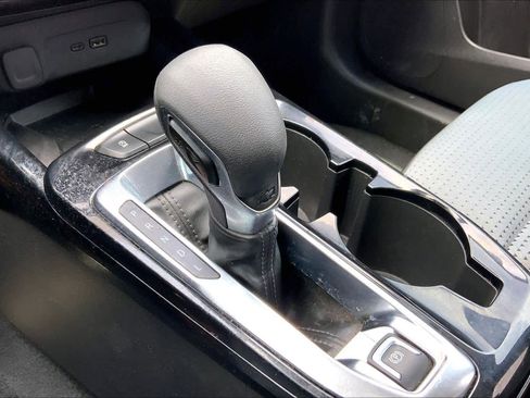 Used 2024 Chevrolet Trax LT w/ Sunroof Package FWD image 36