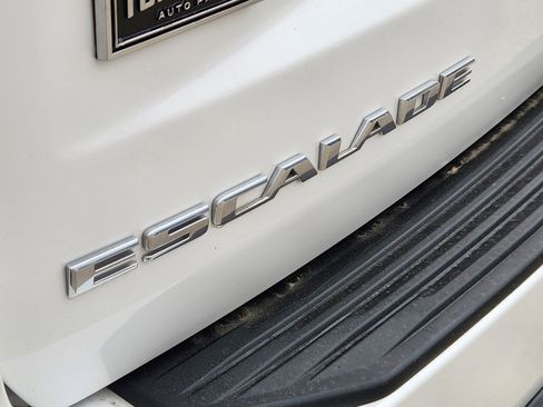 Certified 2022 Cadillac Escalade Premium Luxury RWD image 29