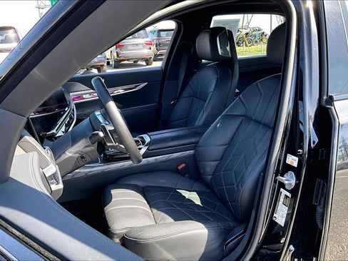 Used 2024 BMW 740i RWD image 35
