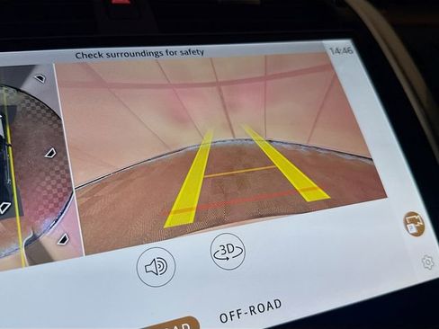 New 2026 Land Rover Discovery Dynamic SE image 17