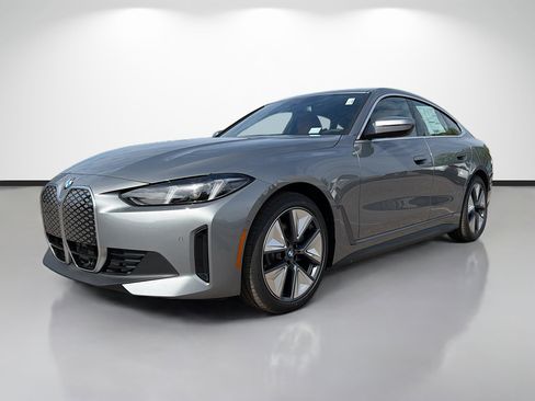 New 2026 BMW i4 eDrive40 w/ Parking Assistance Package RWD image 7