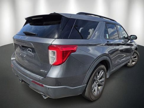 Used 2021 Ford Explorer XLT w/ Equipment Group 202A image 4