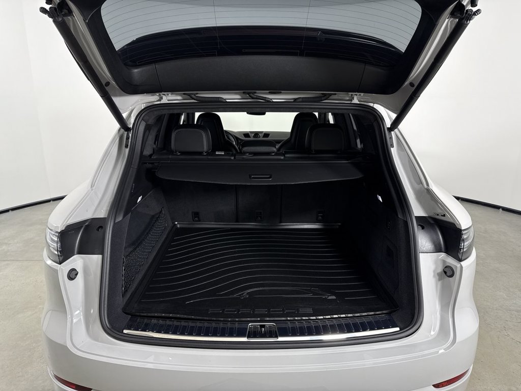 Certified 2023 Porsche Cayenne Turbo AWD/4WD image 20