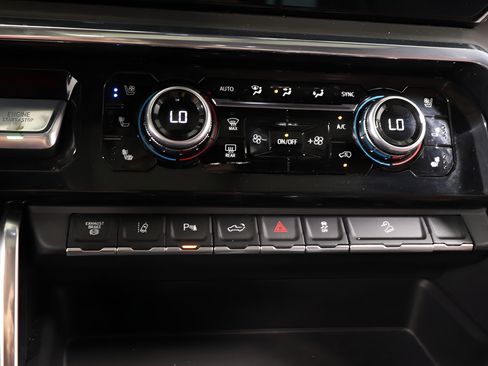 Used 2024 GMC Sierra 2500 Denali Ultimate w/ LPO, GMC Protection Package AWD/4WD image 11