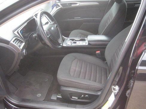 Used 2020 Ford Fusion SE FWD image 14