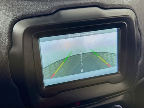 Used 2021 Jeep Renegade Latitude image 2