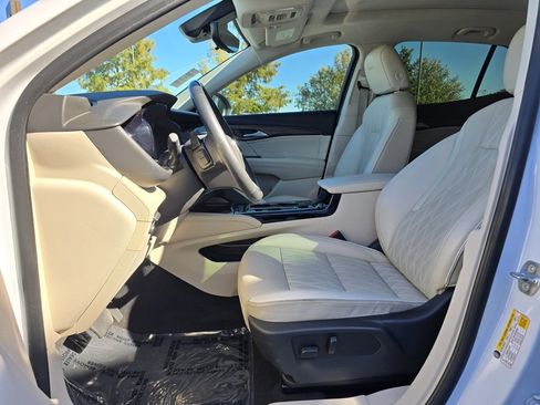 Used 2022 Buick Envision Avenir w/ Technology Package II image 22