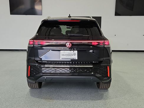 New 2026 Volkswagen Tiguan SEL R-Line AWD/4WD image 8