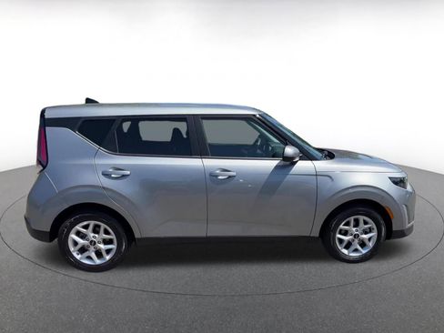 Used 2025 Kia Soul LX w/ LX Technology Package image 16
