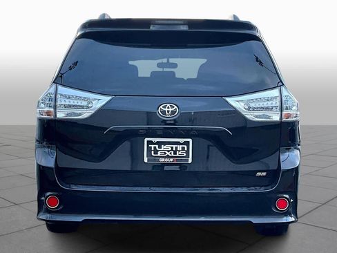 Used 2017 Toyota Sienna SE image 5
