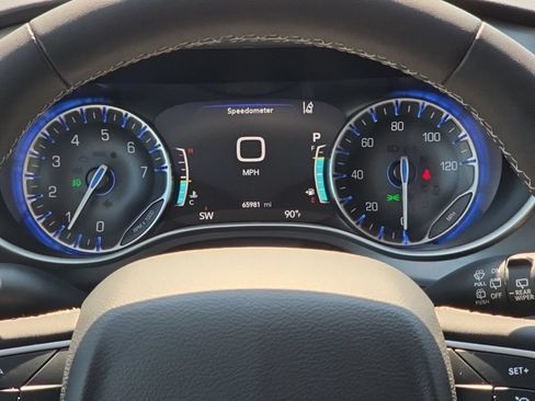 Certified 2023 Chrysler Pacifica Touring-L FWD image 29