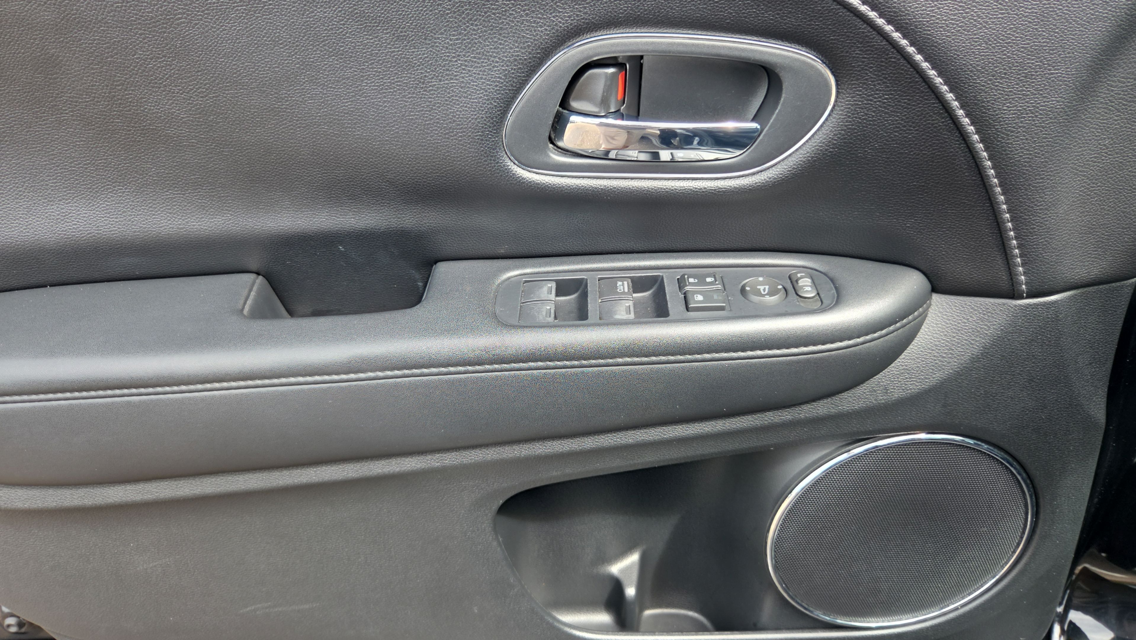 Used 2016 Honda HR-V EX-L image 17