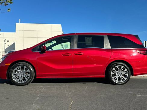 Used 2025 Honda Odyssey Touring image 6