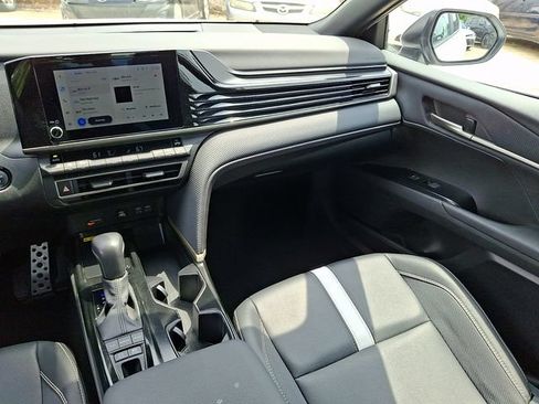 Used 2025 Toyota Camry SE FWD image 16