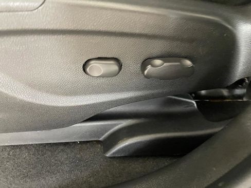 Used 2018 Chevrolet Trax LT w/ LT Convenience Package FWD image 11