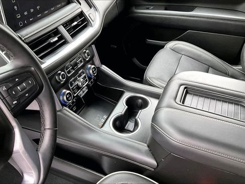 Used 2023 GMC Yukon XL SLT w/ SLT Premium Package image 16