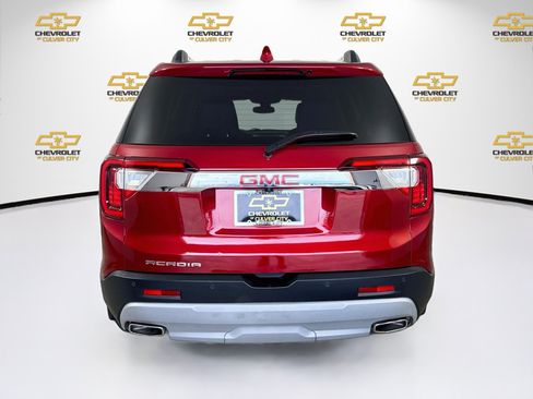 Used 2023 GMC Acadia SLT w/ Technology Package FWD image 7