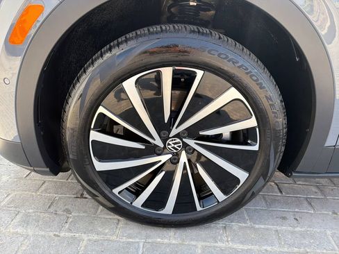 Certified 2025 Volkswagen ID.4 Pro AWD/4WD image 25