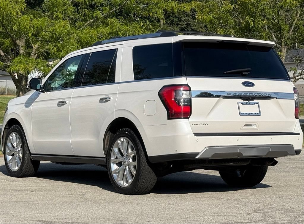 Used 2018 Ford Expedition Limited w/ Equipment Group 302A AWD/4WD image 3