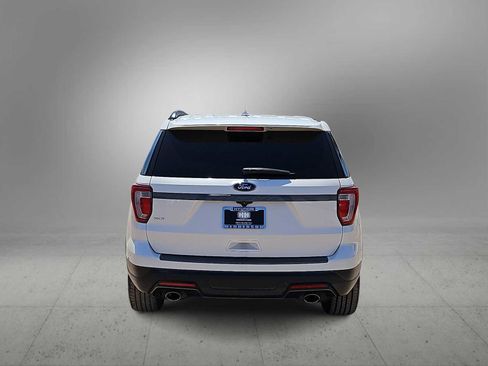 Used 2018 Ford Explorer XLT w/ Equipment Group 202A FWD image 7