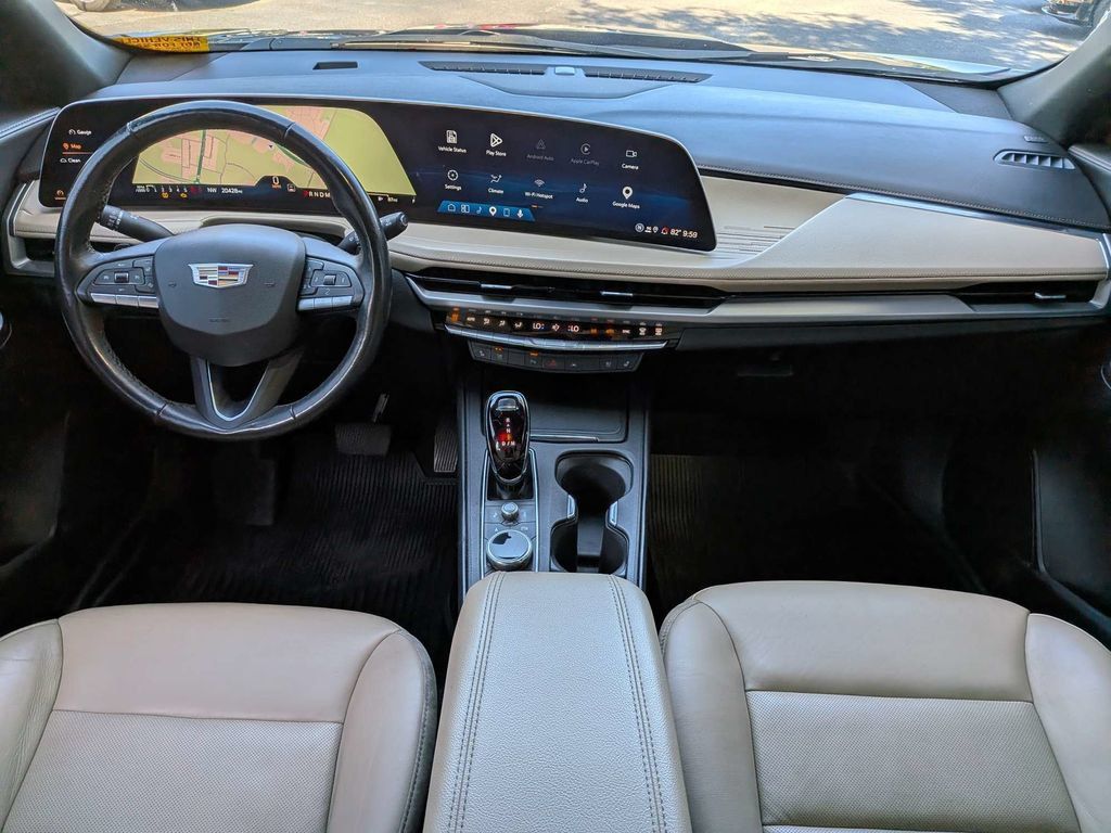 Used 2025 Cadillac XT4 Premium Luxury FWD image 16