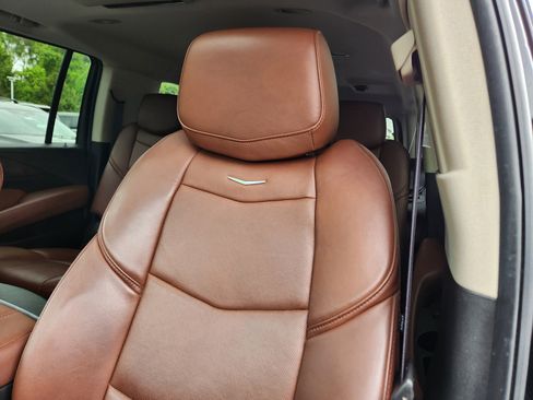 Used 2016 Cadillac Escalade ESV Luxury AWD/4WD image 10