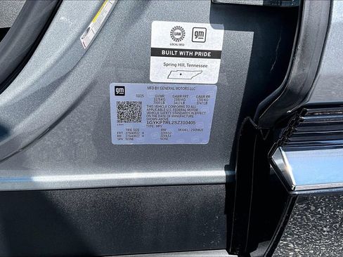 Certified 2025 Cadillac Lyriq Luxury w/ LPO, Floor Liner Package AWD/4WD image 19