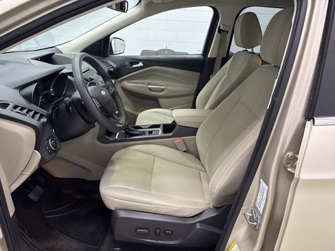 Used 2017 Ford Escape SE image 9
