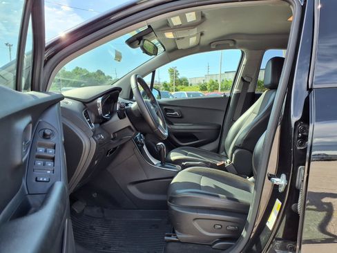 Used 2021 Chevrolet Trax LT w/ Midnight Edition AWD/4WD image 22