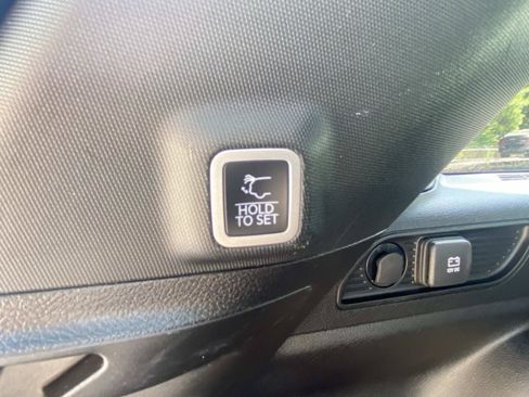 Used 2025 Jeep Grand Cherokee Laredo X w/ Luxury Tech Group I RWD image 7