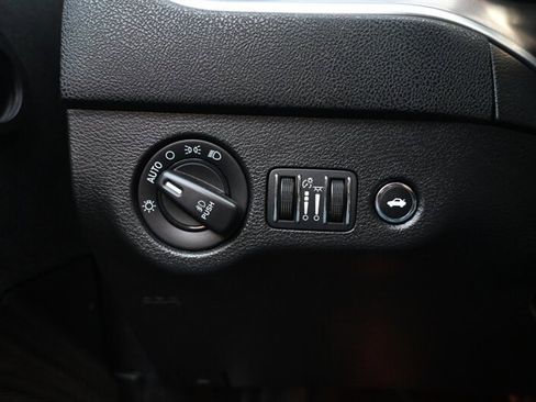 Used 2019 Dodge Charger R/T w/ Blacktop Package image 32