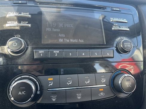 Certified 2017 Nissan Rogue S image 17